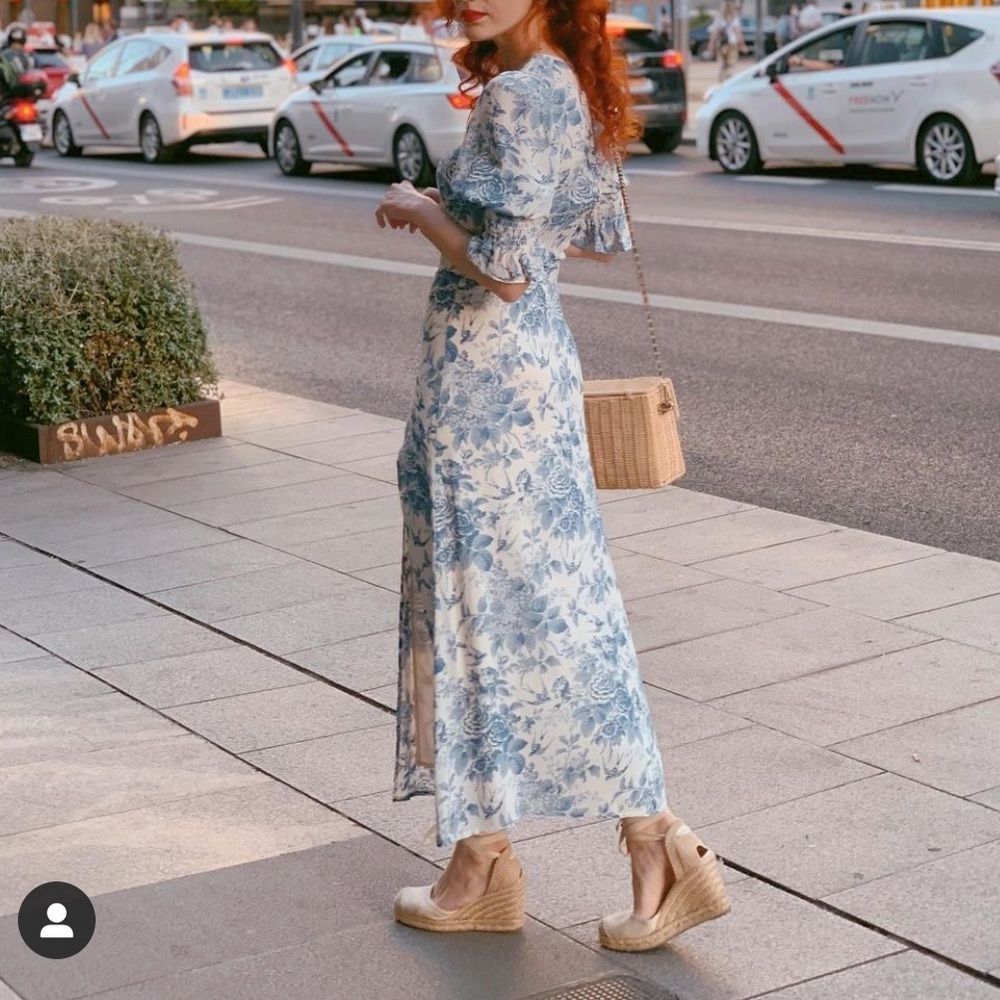 💙Reformation Carolena Dress Pompadour - Picture 2 of 5
